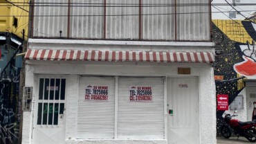 Venta de Casa Comercial con 2 Locales – Chapinero, Cerca a Lourdes Ubicación estratégica en Chapinero, a pocos pasos de la Iglesia de Lourdes.