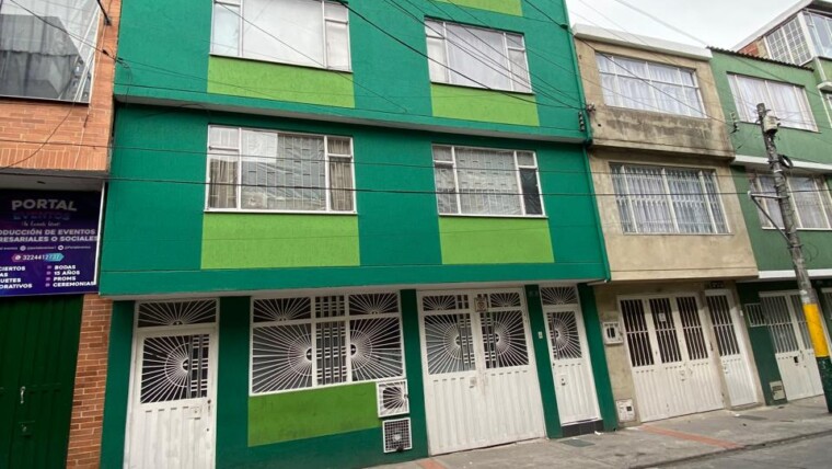 SUBASTA casa de 4 pisos en Villa Elisa, Suba!