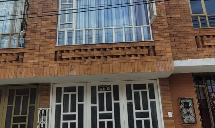 SE VENDE HERMOSA CASA DE 4 PISOS EN SUBA VILLA ELISA CALLE 132C #94B-39