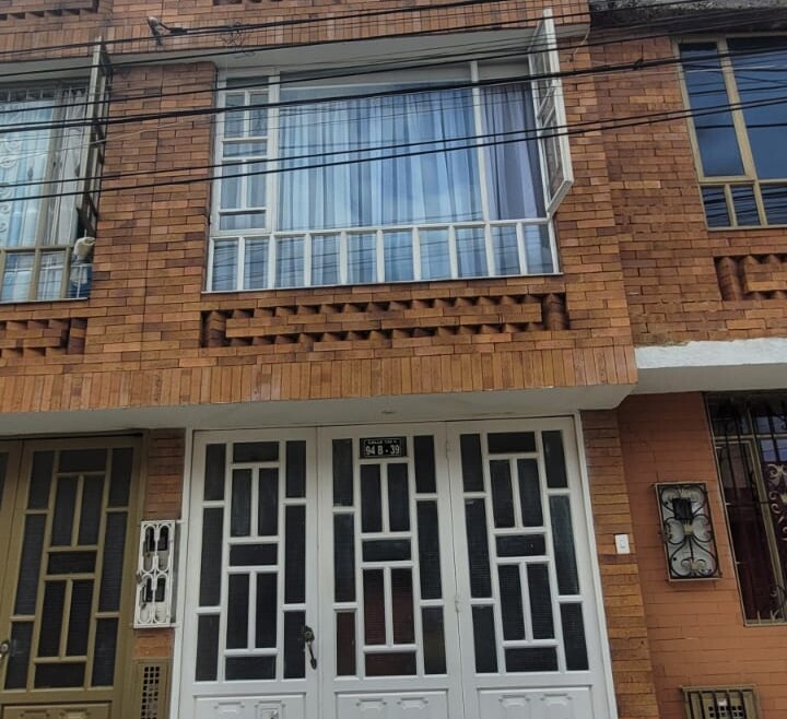 SE VENDE HERMOSA CASA DE 4 PISOS EN SUBA VILLA ELISA CALLE 132C #94B-39