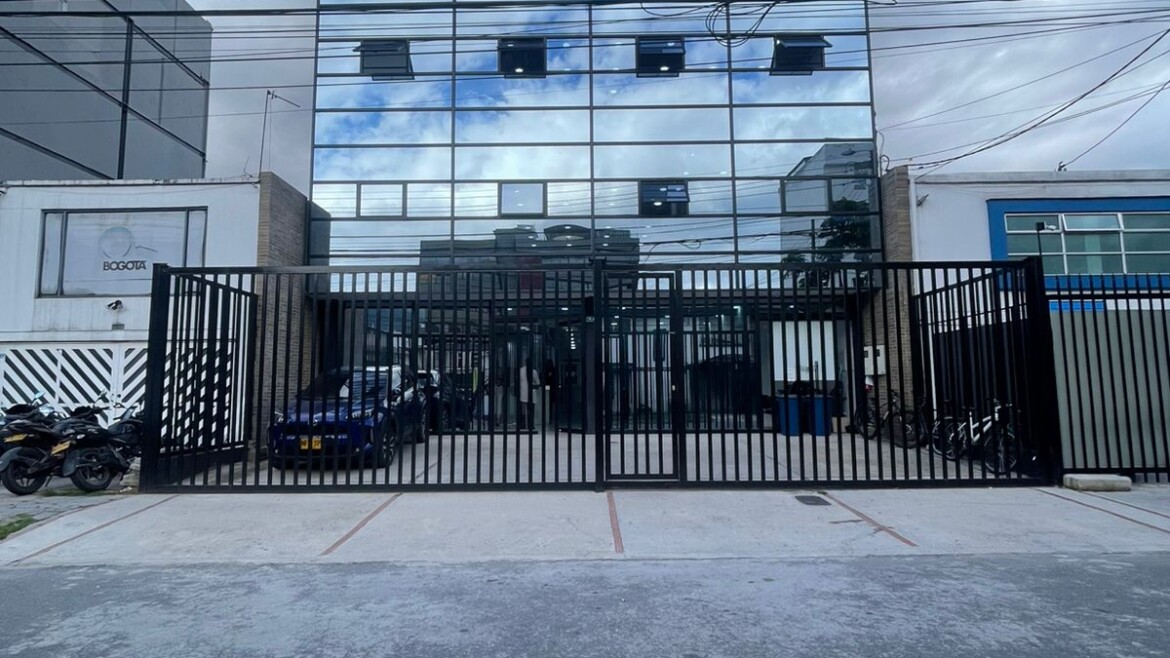 SE ARRIENDAN OFICINAS DE 200 M² PARA CALL CENTER O ÁREA ADMINISTRATIVA – LA CASTELLANA SUBA