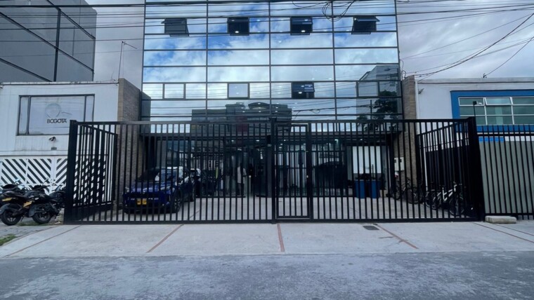 SE ARRIENDAN OFICINAS DE 200 M² – LA CASTELLANA SUBA