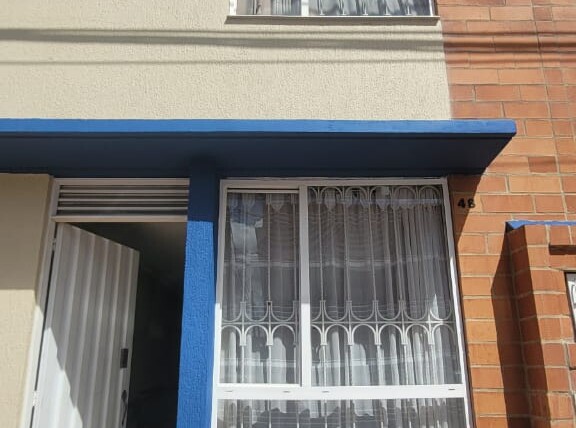 ¡LA CASA QUE TU FAMILIA ESTABA BUSCANDO YA ESTÁ DISPONIBLE! EN VENTA!$ 255.000.000AMPLIA • ILUMINADA • EXCELENTE UBICACIÓN