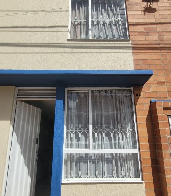 ¡LA CASA QUE TU FAMILIA ESTABA BUSCANDO YA ESTÁ DISPONIBLE! EN VENTA!$ 255.000.000AMPLIA • ILUMINADA • EXCELENTE UBICACIÓN