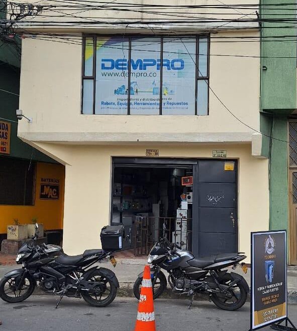 SE VENDE CASA COMERCIAL EN VENTA – SIMÓN BOLÍVAR,Barrio Simón Bolívar, Localidad de Barrios Unidos, Bogotá D.C.📐 Área del lote: 83.64 m²📏 Medidas: 5.05 m de frente x 15 m de fondo🏘️ Estrato: 2