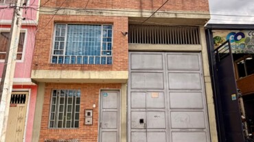 🚀 ¡Oportunidad ÚNICA! Bodega rentable de doble altura en Rafael Uribe Uribe, barrio Centenario 📍