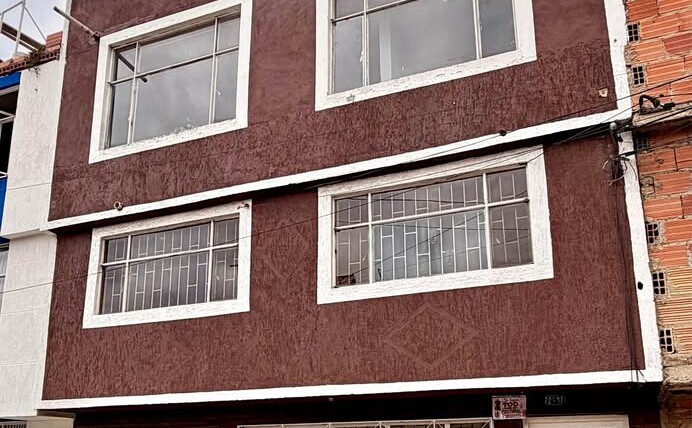 SE VENDE CASA EN BOSA OLARTE ( Licensias de construcción y planos) aplica para crédito !
