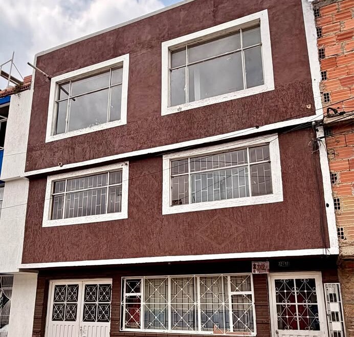SE VENDE CASA EN BOSA OLARTE ( Licensias de construcción y planos) aplica para crédito !